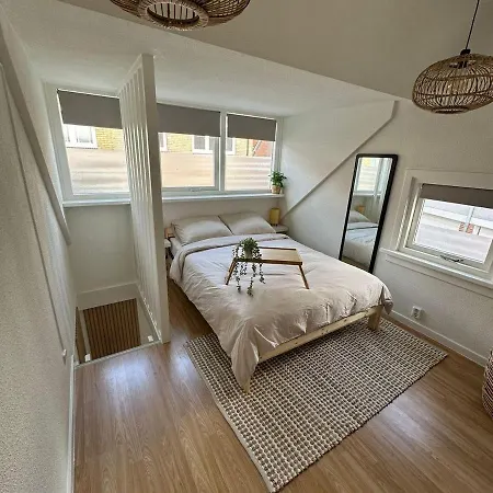Sun&sea Holidays-qudi's Tiny House